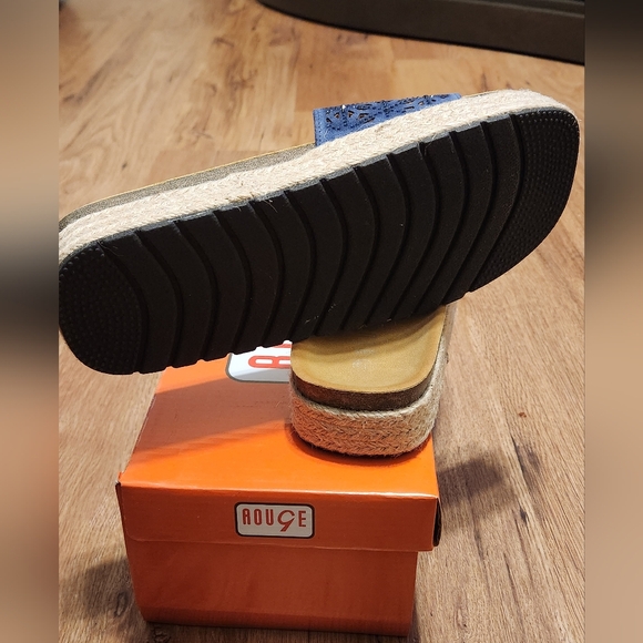 Blue slides - Picture 5 of 5